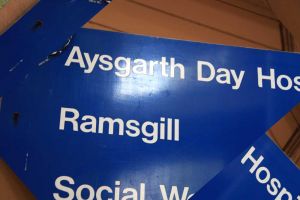 aysgarth signage 